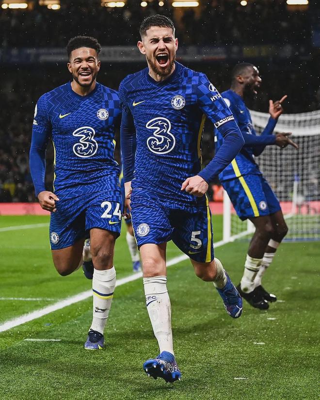 曼城力克瑞典，若日尼奥扛起全队