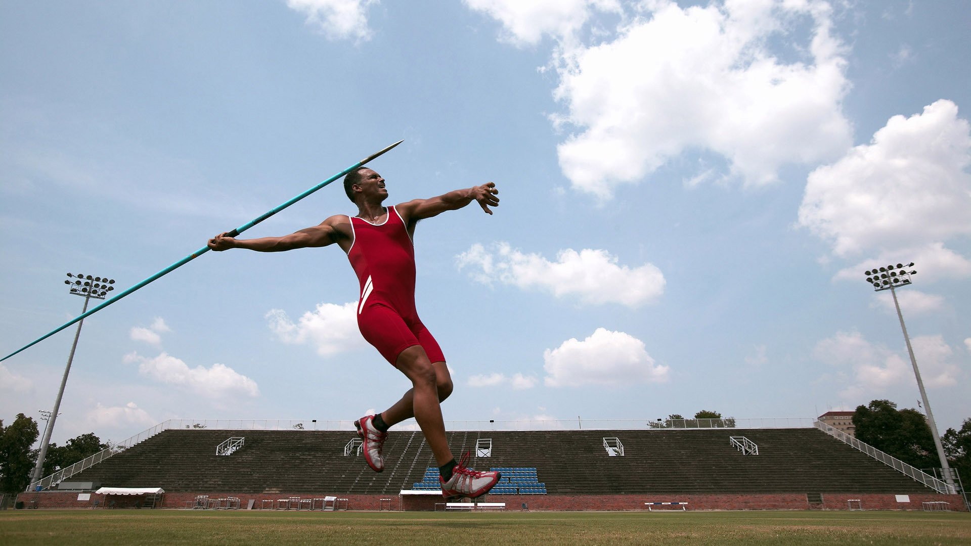 掘金血拼广东队，西亚卡姆刷新纪录，当东方铁血遇上北美狂飙