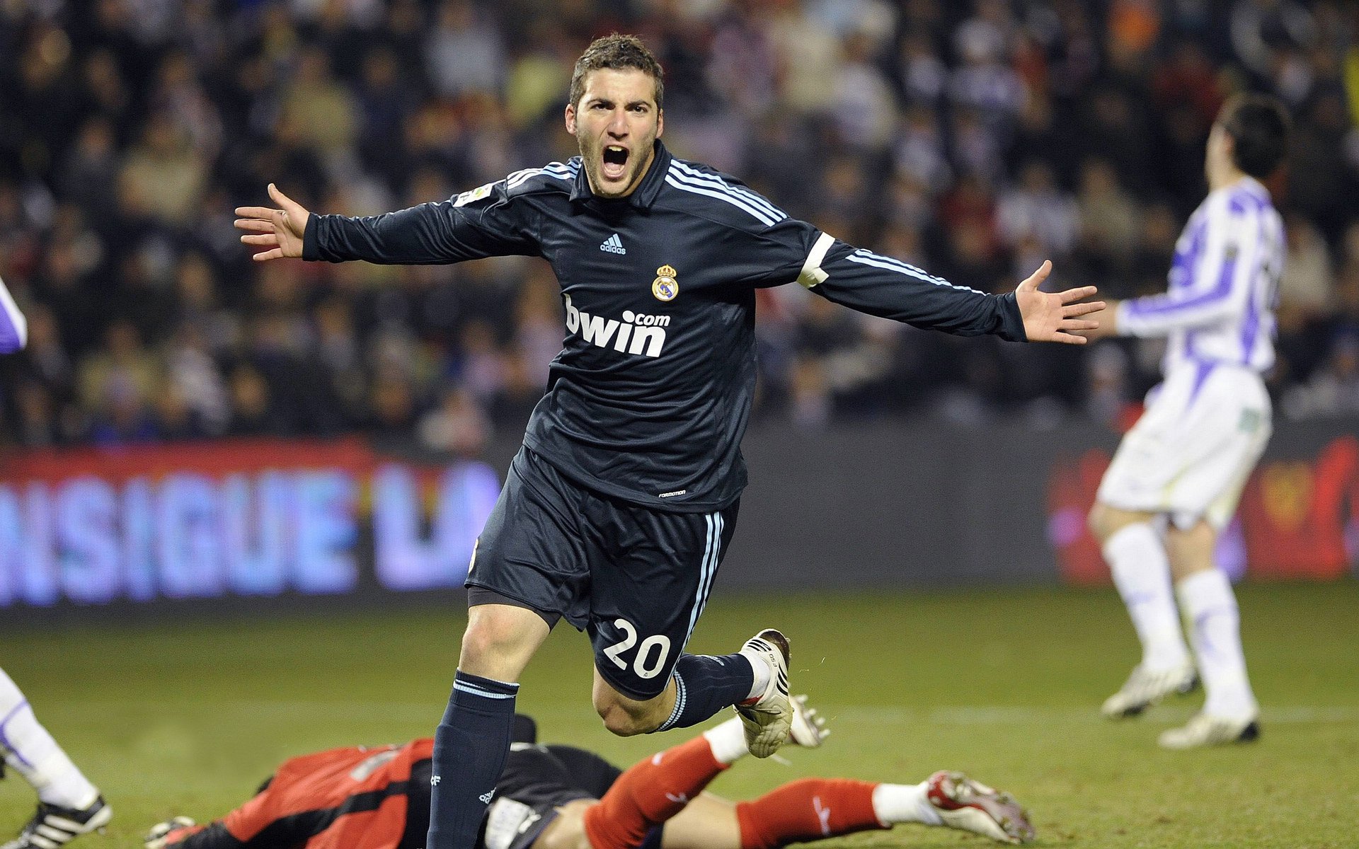 金玟哉数据全面爆炸，哥伦比亚掀翻西班牙背后的战术密码